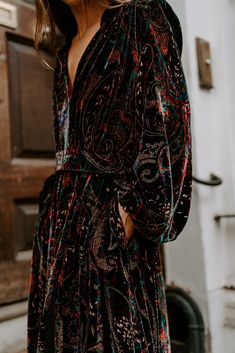 Freida dress - Multi velvet – Claire Mischevani Boho Velvet Dress, Eclectic Rocker Style, Summer Dress For Fall, Claire Mischevani, Mode Kimono, Mode Boho, Open Neck, Velvet Fashion, Fashion Mistakes