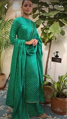 Mehendi Dress, Mehendi Outfits, Eid Outfits, Salwar Dress, Dress Salwar Kameez, Look Plus Size, Salwar Kamiz