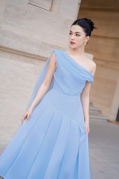 Soiree Dress, Mean Blvd, Classy Chic, 7 11, Classy Dress, Fancy Dresses, Dress Materials, Elegant Style, Modest Fashion