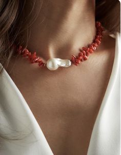 Coral Beaded Necklace, Coral Pearl Necklace, Coral Necklace Designs, Handmade Jewelry Ideas Necklace, Pearl And Coral Necklace, Coral Jewelry Necklace, Coral Jewellery, Red Coral Jewellery, Women Choker Necklace