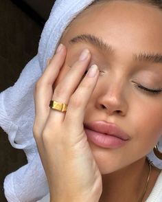 Sophisticate Archetype Aesthetic, Felicia Wedin, Monday Aesthetic, Sunday Aesthetic, Monday Face, Dreamy Fashion, Posh Fashion, Face Mask Aesthetic, Esthetics Room