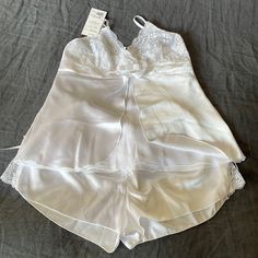 ** Nwt ** Lovely White Bridal Sleep Set With Lace Detailing Cream Wedding Sleepwear With Lace Trim, White Lace Sleepwear With Delicate Details, White Coquette V-neck Sleepwear, Spring White Sleepwear With Built-in Bra, Womens Pj Pants, Rich Wife, Night Gown Lingerie, White Lace Sleepwear With Built-in Bra, Bridal Sleepwear