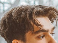 Middle Part Hairstyles Men, Low Fade Haircut Men's, Middle Part Haircut, Queer Haircut, Male Haircuts, Beckham Hair, Middle Hair, Low Fade Haircut, Middle Part Hairstyles