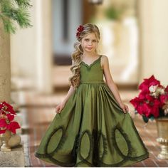 Gorgeous Dollcake Couture Size 12 Tinsel Dress Nwt Amazing For Holiday And Santa Photos Tinsel Dress, Dollcake Dresses, Vintage Christmas Dress, Gown Green, Roxy Dress, Girls Maxi Dresses, White Flower Girl Dresses, Tutus For Girls, Green Design