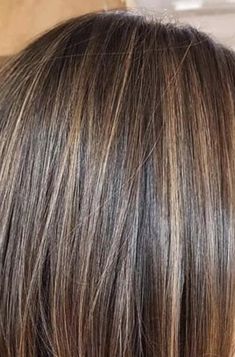 Brown Hair With Subtle Blonde Highlights, Natural Brunette Highlights, Pretty Balayage, Black Hair Balayage, Short Dark Hair, Brunette Hair With Highlights, Dark Hair With Highlights, Brunette Balayage Hair