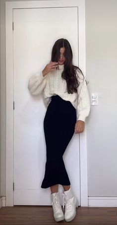 Long Dress Ootd, Conservative Aesthetic Outfits, Long Black Bodycon Skirt Outfit, Conservative Fashion Modest Clothing, Easy Classy Outfits, Sweater With Long Skirt Outfit, Autumn Outfits Long Skirt, Winter Long Black Skirt, Black Long Winter Skirt