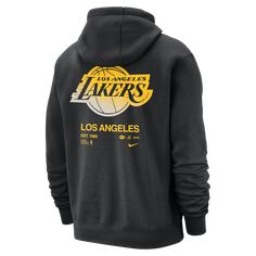 Weiches, leicht angerautes Fleece und die Lakers. Er hat alles, was du an einem Nike Hoodie liebst und kommt mit einem kleinen Extra für die Fans. Lakers Courtside, Lakers Jersey Design, Lakers Jacket, La Lakers Jersey, Lakers Hoodie, Nike Nba, Lakers City Edition Jersey, Nike Hoodie, Los Angeles Lakers