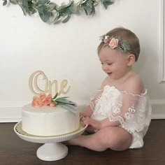 Fall Flower Crown, 1st Birthday Girl Decorations, 1st Birthday Party For Girls, 1st Birthday Pictures, First Birthday Pictures, 1st Birthday Photoshoot, Crown Baby, Baby Fall, Headband Boho