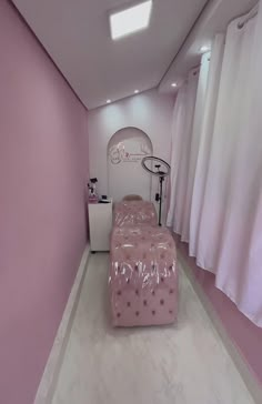 Pink Spa Room, Lash Suite Decor, Studio Lash Designer, Beauty Salon Uniform Ideas, Lash Studio Decor, Eyelash Studio