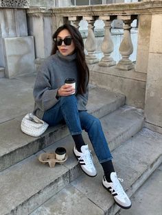 Rebook Outfit Woman, Rainy Casual Outfit, Adidas Samba Outfit Winter, Chic Outfits Edgy, Minimalist Fashion Women