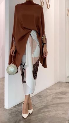 Mode Ab 50, Rok Outfit, Modesty Fashion, Elegant Dresses Classy, Muslimah Fashion Outfits, Muslimah Fashion, Looks Chic, Modest Fashion Outfits, Abayas Fashion