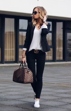 10 Key Pieces every Woman needs in her Wardrobe Casual Chic Outfit with Louis Vuitton Speedy, Gucci Belt, blazer, and Adidas Superstars, classy and chic! Womens Fashion Casual Chic, Casual Chic Outfits, Winter Work, Mode Casual, Outfit Trends, Casual Chic Outfit, Womens Fashion For Work, Work Outfits Women, Fashion Over 40