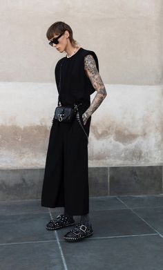 Androgynous Club Outfit, Berghain Outfit Man, Amab Nonbinary Fashion, Corporate Goth Men, Non Binary Wedding Outfit, Non Binary Summer Outfits, Non Binary Style, Summer Punk Outfits