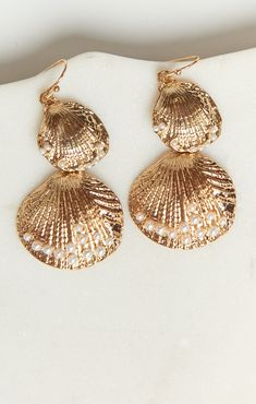 Sea Shell Earrings ~ Gold Seashell Accessories Jewelry, Sea Shell Accessories, Gold Shell Earrings, Handmade Shell Earrings, Sea Shell Jewelry Diy, Sea Shell Earrings, Coastal Jewelry, Sea Earrings, Seashell Jewelry