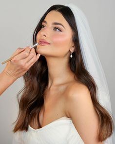 20 Hermosas Ideas De Maquillajes De Novias Naturales Que Debes De Probar!! - Esmilna Castillo Bridal Makeup For Green Eyes, Bridal Makeup For Brunettes, Soft Bridal Makeup, Wedding Makeup For Blue Eyes, Natural Bridal Makeup, Wedding Makeup For Brunettes, Romantic Makeup