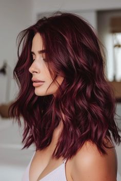 34 Beautiful Burgundy Balayage Hair Ideas That Will Leave You Mesmerized Burgundy Medium Length Hair, Auburn Medium Length Hair, Red Violet Balayage, Merlot Hair, Red Balayage Highlights, Red Highlights In Brown Hair