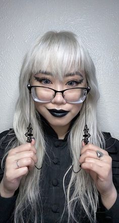 These are my bestselling bat glasses chains. Each piece is handmade with care in my home in Wisconsin, USA. There's a lot to know about these, but the most important things are as follows: -Made from metal alloy. They are high quality for costume jewelry but they are not allergen friendly. -They come in several colors- *BLACK* *GOLD* *SILVER* *BRONZE* -The chains are approximately 36 inches long by default, but send me a message if you would like something longer or shorter. -While you can use these for everyday wear, they also make wonderful accessories for cosplay or Halloween costumes. They're also great gifts! *Exact chain style may vary depending on what I currently have for chain, but they are usually made out of 2x3mm curb chain in the color you select* Communication is of upmost im Glasses Mask, Halloween Glasses, Bat Pendant, Bat Jewelry, Glasses Chains, Witch Makeup, Glasses Makeup, Mask Chain, Aesthetic Jewelry