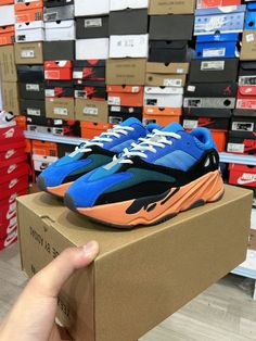 Adidas Yeezy Boost 700 “Bright Blue” .GZ0541 Hummel Sneaker, Bright Blue