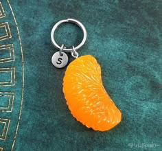 This listing is for a personalized orange slice pendant keychain with a hand-stamped initial charm. We can also make this into a necklace instead, just choose your chain length from the drop-down menu. You will be able to choose between a key ring, link chain, bangle bracelet, or ball chain when checking out. You will also be able to choose your initial! :) **Please see the second picture for scale. This is a SMALL and lightweight charm. The initial charm measures 3/8".  - - - - - -  Sign up for our newsletter to receive coupons and updates on new items! Follow the link: ♦ ♦ ♦ http://eepurl.com/cG7GGT ♦ ♦ ♦ - - - - - -  Keychains make excellent gifts for everybody! They're an especially good gift for the men in your life who are so tricky to buy for. They make a great present for either me Orange Charm Jewelry For Gifts, Keychain Minimalist, Unique Trinkets, Lemon Keychain, Cool Items To Buy, Small Gifts For Boyfriend, Orange Keychain, Fun Keychains, Cool Birthday Gifts