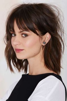 I've pinned this same girl fifty thousand times for her hair Lob Haircut With Bangs, Short Haircuts With Bangs, Fringe Hairstyles, Medium Hair Cuts, Shoulder Length, Hairstyles With Bangs, Pretty Hairstyles