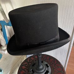 Vintage Black Wool Top Hat ~ A Black Grosgrain Ribbon Finishes In A Flat Bow On The Side Of The Brim. Inside Looks Ned In A Black Leatherette Band And Rich Red Satin. All Sides Of The Hat Shown In Photos. Inside Circumference Measures Approximately 22-1/2”. Crown Height Is 6-1/2”. Brim Measures 2”. In Excellent Preowned Vintage Condition. Smoke-Free Home. Black Velvet Top, Crown Heights, Wool Top, Bow Flats, Velvet Tops, Red Satin, Top Hat, Black Wool, Grosgrain Ribbon