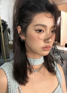 Short Hair Make Up Looks, Cool Tone Asian Makeup, Makeup Archetypes Natural, Sweet And Spicy Makeup, Natural Archetype Makeup, Asian Prom Makeup, K Makeup Look, Epicanthic Fold Makeup, Filipino Makeup