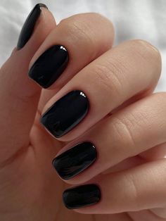 Schwarz  Collar   Einfarbig Bloße Nägel Embellished Black Gel Nails, Fashionable Nails, Chic Nail Designs, Inspiration Nails, November Nails, Black Nail Polish, Short Square Nails, Nails Fashion, Designs Nail