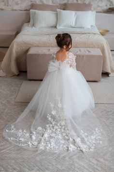 PERFECT FLOWER GIRL DRESS✨ Make order today and SAVE 15%🎁delivery 3-4 days only! Beautiful Baby Flower girl dress with shiny lace and amazing puffy skirt! Process time: 1-2 working days Delivery time: 2-4 working days  Also offer express overnight delivery https://www.etsy.com/listing/1298332912/express-delivery?click_key=eb8207bd8376c2fa762384c4d5701f79c6bcbc77%3A1298332912&click_sum=63123b47&ga_search_query=express&ref=shop_items_search_1&frs=1 Age 1.5 Height 86cm/34in Chest 51cm/20in Waist 5 Classic Flower Girl Dress, Baby Flower Girl Dress, Dresses With Train, Ivory Girls Dress, White Flower Girl Dress, Long Flower Girl Dresses, Girls Ball Gown, Puffy Skirt