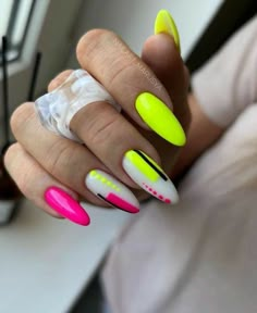 Fresh Nail Designs, Winter Nails 2023, Beach Nails Art, Summertime Nails, Fresh Nail, 2023 Beach, Neon Nail Designs, Subtle Nails, Vibrant Nails