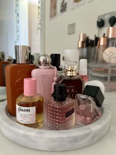 delina, althäir, prada paradoxe, gisou hair perfume, valentino born in roma Girly Perfume Collection, Valentino Born In Roma Aesthetic, Valentino Perfume Aesthetic, Born In Roma Valentino, Gisou Hair Perfume, Sephora Perfume, Perfume Collection Aesthetic, Valentino Born In Roma, Gisou Hair