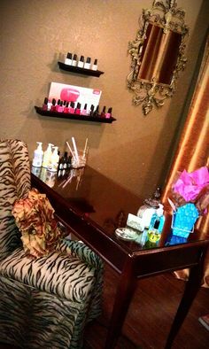 Salon Update, Fancy Manicure, Fancy Nail Salon, Nail Table Ideas, Nail Salon Ideas, Manicure Station, Manicure Tables, Salon Design Ideas