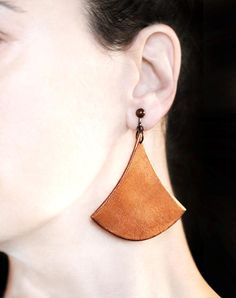 Big fan earrings Clip on earrings Abstract dangles Uncommon jewelry Statement piece of jewelry Copper dangling and drop earrings Women gifts by GitasJewelryShop https://www.etsy.com/listing/593660970/big-fan-earrings-clip-on-earrings?ref=rss Leather Jewelry Making, Diy Leather Earrings, Leather Jewelry Diy, Jewelry Hooks, Metal Clay Jewelry, Fan Earrings, Women Gifts, Earrings Women, Metal Earrings