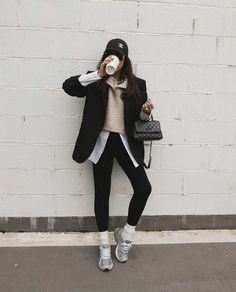 Black Leggings Outfit Winter, Leggins Outfit, Outfits Leggins, Black Blazer Outfit, Leggings Outfit Winter, Stile Casual Chic, Leggings Outfit Casual, New Balance Outfit