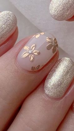 Mail Designs Elegant, Magnolia Flower Nails, Short Gold Nails Acrylic, Short Gel Nails With Rhinestones, Gold Finger Nails, Short Dainty Nails, Gold Short Nails Ideas, New Years Nails Gold Glitter, Nude And Glitter Nail Designs