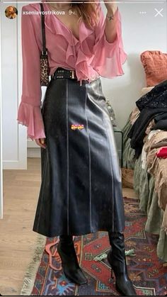 Street Style Art, Outfit Ideas Vacation, 90s High Fashion, Look Grunge, Card Creative, Winter Y2k, Glossy Hair, Mode Boho, Face Card