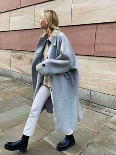 The 7 Must-Have Items to Buy Now | Who What Wear UK How To Style Chunky Boots, Style Chunky Boots, Lindsey Holland, Styling Chunky Boots, Chunky Boots Outfit, Mode Dope, Coat Jeans, Chunky Black Boots, Gray Coat