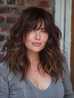 32 Flattering Shoulder-Length Haircuts for Round Faces Medium Length Haircut Easy To Maintain, Haircuts For Round Faces Medium Length, Shoulder Length Hair Fringe, Medium Length Haircut Round Face, Best Bangs For Round Face, Brown Hair With Subtle Highlights, Round Face Bangs, Round Face Haircuts Medium, Wispy Bangs Round Face