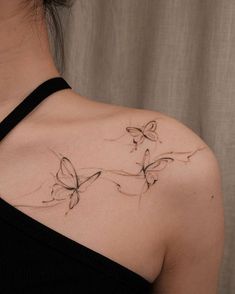 #tattoo ideas #small tattoos #meaningful tattoos #spiritual tattoos #tattoos for women #unalome tattoo #creative tattoos #unalome tattoo meaning #finger tattoos for women #inside finger tattoos #arm tattoos for women #bored panda coin #bored panda Geometric Watercolor Tattoo, Petit Tattoo, Tato Henna, Butterfly Tattoo Designs