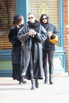 2023 Hailey Bieber, Lauren Perez, Zoey Deutch, Leather Coats, Long Leather Coat, Kylie Jenner Style, Winter Photoshoot, Aspen Colorado, Autumn Fits