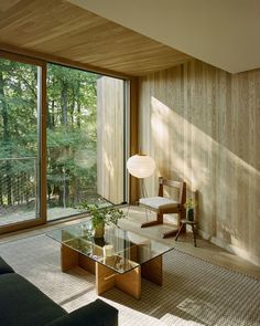 Catskill Hotel, Prefabricated Cabins, Scandinavian Architecture, Minimal Furniture, Oak Beds, Japandi Interior, New York Hotels, Rural Retreats