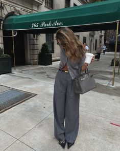 Fall Winter Outfit Ideas that You Must See | Cool Chic Efforless That Girl Outfit Ideas | Preppy outfits | Casual Cool Looks | September October November Looks | #outfitideas Tailored Pants Outfit, Grey Pants Outfit, Wide Leg Pants Outfit, Chique Outfit, Winter Pants Outfit, Leg Pants Outfit, Monochrome Outfit, Grey Outfit, Fall Outfits For Work