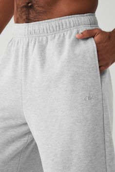 Okay, so we’re pretty much obsessed with this new, straight-leg version of the Accolade Sweatpant — it’s a super soft, leveled-up classic with a chrome Alo logo detail and powerful, performance tech for studio & street. Wear it in cold weather with a bold jacket and transition to warmer weather with slides. The Accolade, Womens Onesie, Tank Top Bras, Womens Capris, Street Look, Mens Sweatpants, Unisex Style, Bra Women, Crop Tops Women