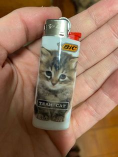 Cool Lighter Aesthetic, Y2k Lighter, Lighters Aesthetic, Decorated Lighters, Cute Lighters, Pretty Lighters, Aesthetic Lighter, Trinkets Aesthetic, Lighter Ideas