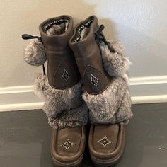 Boho Inuit Winter Boots Worn Just A Few Times Practically Brand New! Authentic Manitoba’s Mukluks. From A Dog Friendly Home Inuit Boots, Inuit Fashion, Native American Boots, Inuit Clothing, Mukluk Boots, Western Winter, Cozy Outfits, Moccasin Boots, Snow Boots Women