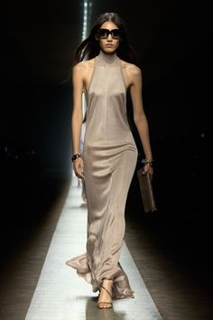 Tom Ford Fall 2024 Ready-to-Wear Collection | Vogue Runway Gowns, Winter Outfits Women, Business Outfits, Italian Fashion, Fall Trends, Feminine Style