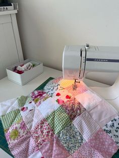 Not my work, just a young entreprenuar with a big dream Diy Sew Projects, Fun Things To Sew For Beginners, Quilting Aesthetic, Sewing Watercolor, Aesthetic Sewing, Patchwork Aesthetic