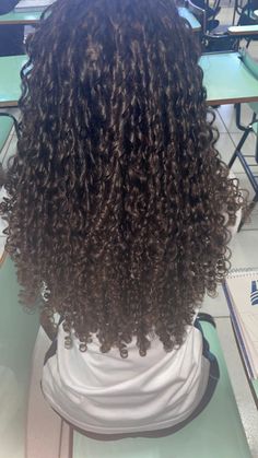 foto do cabelo na escola Beautiful Natural Curly Hair, Perfect Curly Hair, Long Natural Curly Hair, Curly Afro Hair, Curly Hair Photos, Long Hair Pictures, Cute Curly Hairstyles, Colored Curly Hair, Protective Hairstyles Braids