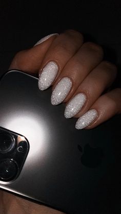 Светоотражающий маникюр. Reflective manicure.White manicure New Years Nails Solid Color, Nail Inspiration New Year, White Reflective Nails, White Glitter Manicure, White Silver Sparkle Nails, New Years Nails White And Glitter, Happy New Years Nails, Nails Inspiration New Year, White Gel Nails With Glitter