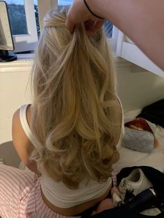 Hairstyles For Layered Hair Updo, Rollers In Hair, Blow Wave, Blow Out Hair, Hairstyles Curled, Rollers Hair, Pretty Blonde Hair, Perfect Blonde Hair, Hairstyle Examples