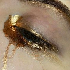 Editorial Make-up, Apollo Aesthetic, Gold Eye Makeup, Holly Black, Gold Aesthetic, Smokey Eyes, Gold Eyes, Editorial Makeup, Aphrodite